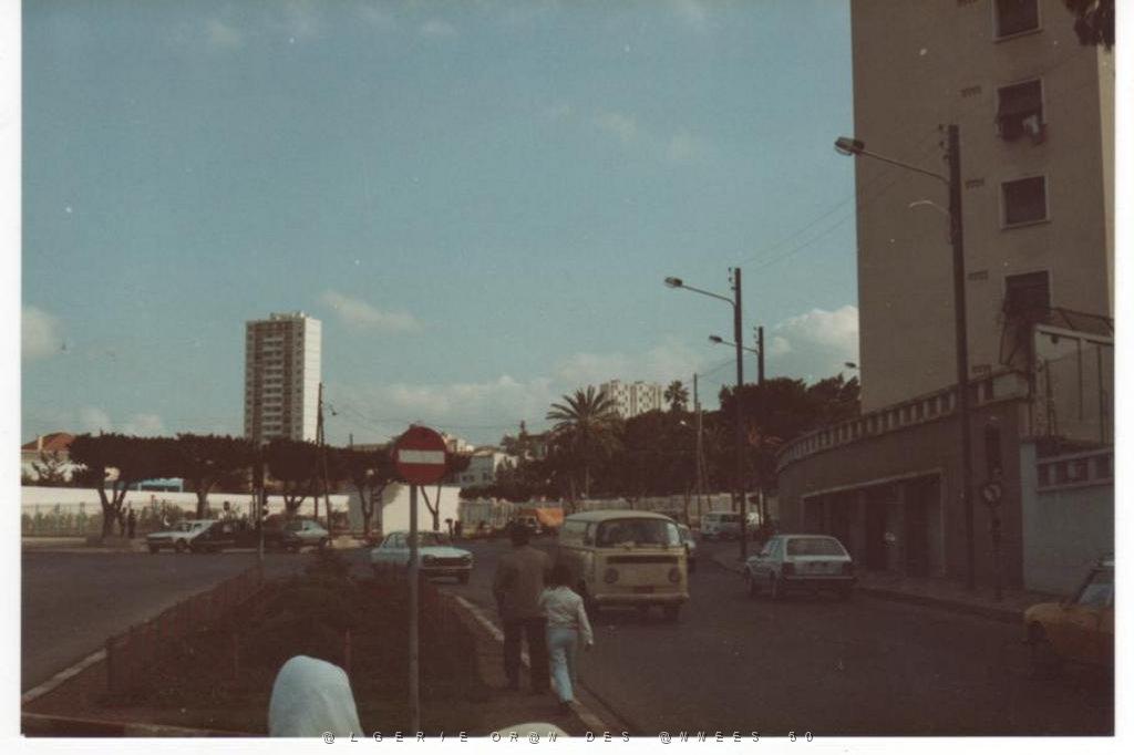 ORAN IMMEUBLES EGA ET QUARTIER MIRAMAR.JPG